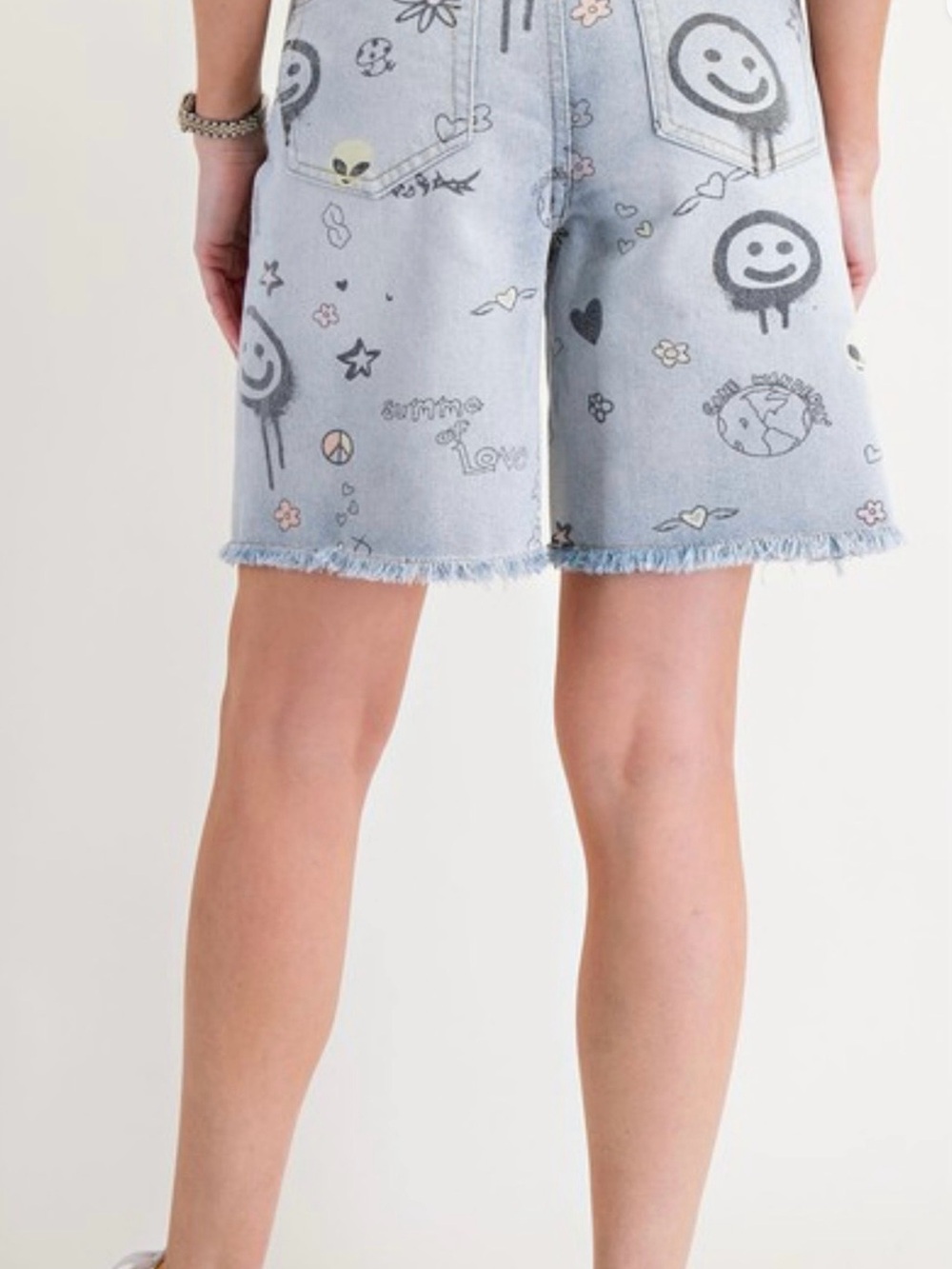 easel Light Blue Graphic Boyfriend Denim Shorts - Picture 2 of 6